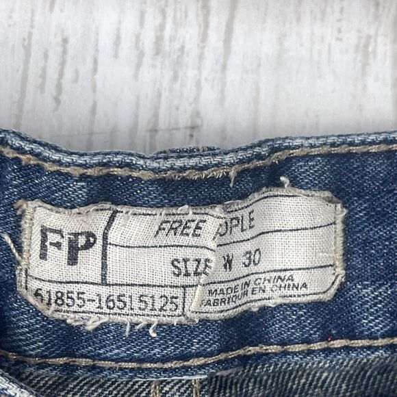 Free People Shorts Sz 30 Blue Denim Distress Ripped Cut Off Festival High Waist - Picture 3 of 9